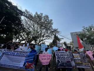 Kajati Lampung Bungkam, Massa: 'Kalau Tak Ada yang Ditutupi, Kenapa Takut Temui Rakyat
